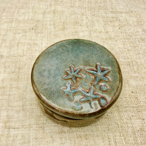 Cajita verde con estrellas 7 cm