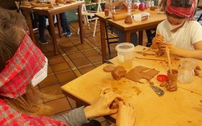 Talleres de cerámica en familia en Hierbas Dulces - Gijón
